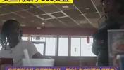 当莫兰特给了500美元小费后，服务员问他：你是谁？